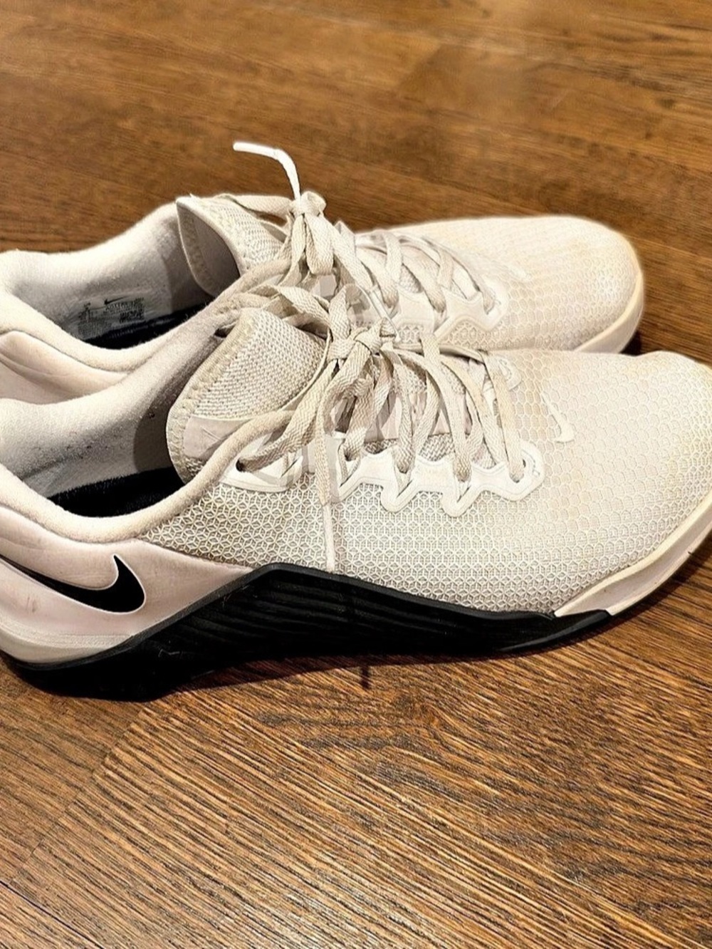 Men’s Nike Metacon White and Black,  US 9 Crossing Training/Weightlifting Shoes